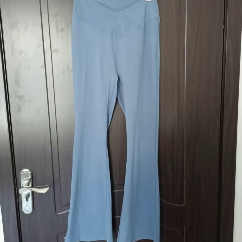 Women's V-Front Flare Leggings in Dusty Blue